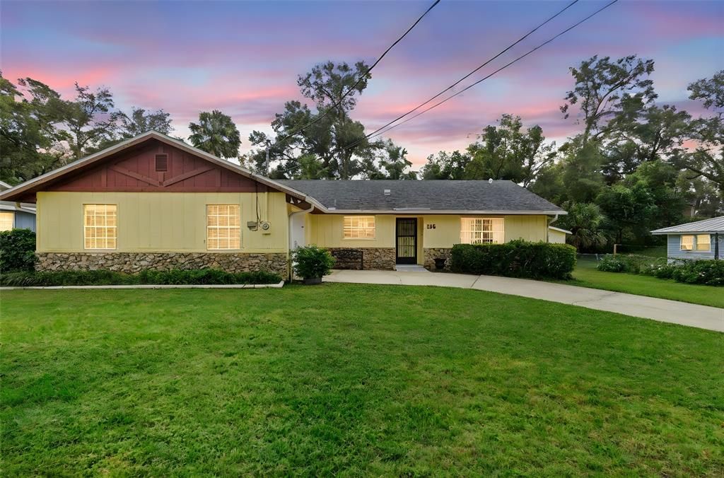 Active With Contract: $270,000 (4 beds, 2 baths, 1554 Square Feet)