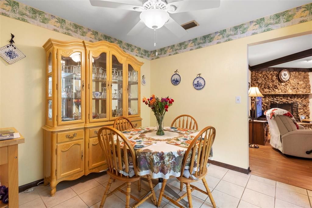 Active With Contract: $270,000 (4 beds, 2 baths, 1554 Square Feet)