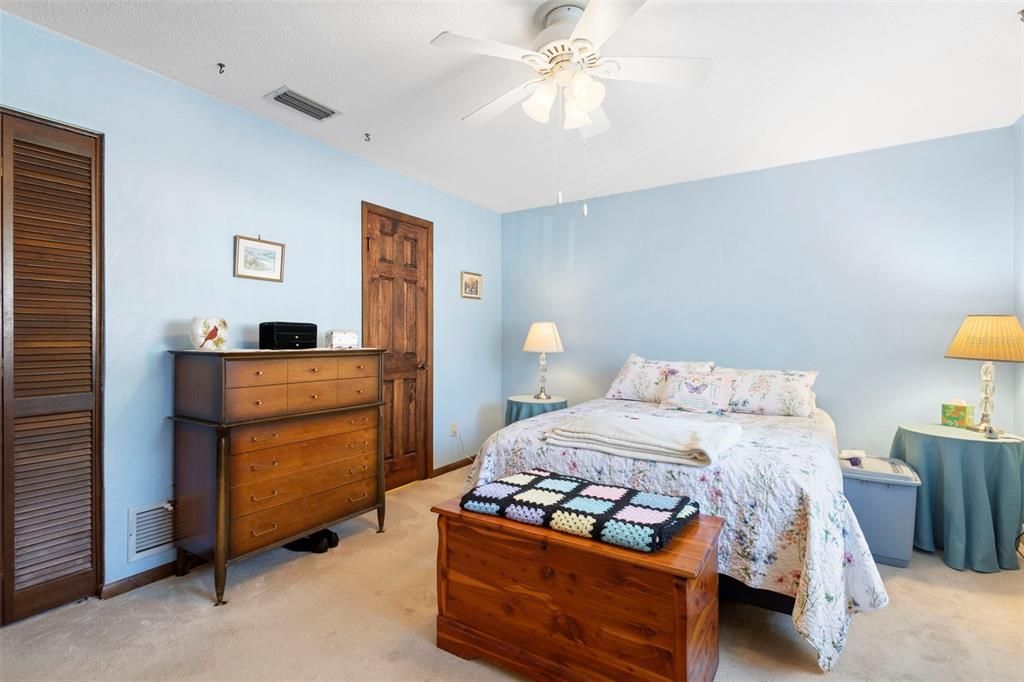 Active With Contract: $270,000 (4 beds, 2 baths, 1554 Square Feet)