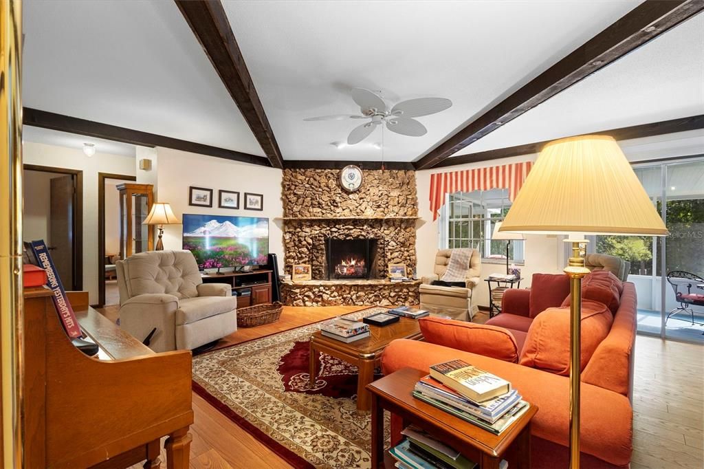 Active With Contract: $270,000 (4 beds, 2 baths, 1554 Square Feet)