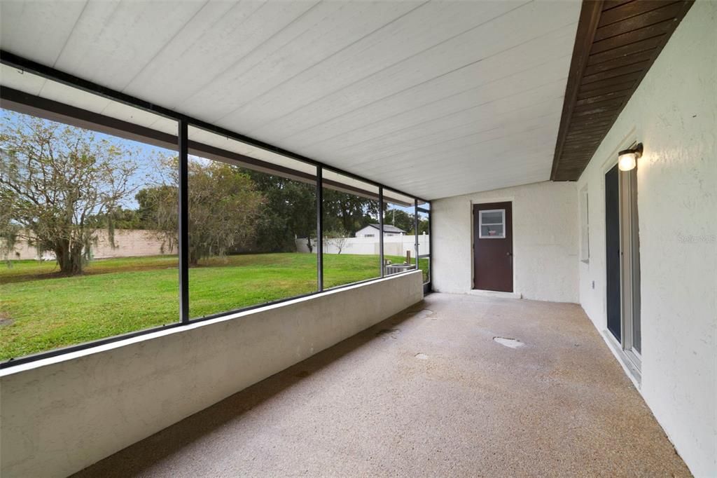 合同活跃: $250,000 (3 贝兹, 2 浴室, 1168 平方英尺)