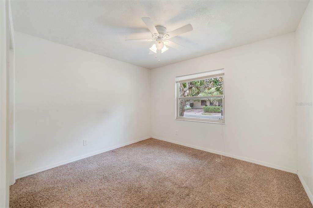 合同活跃: $250,000 (3 贝兹, 2 浴室, 1168 平方英尺)