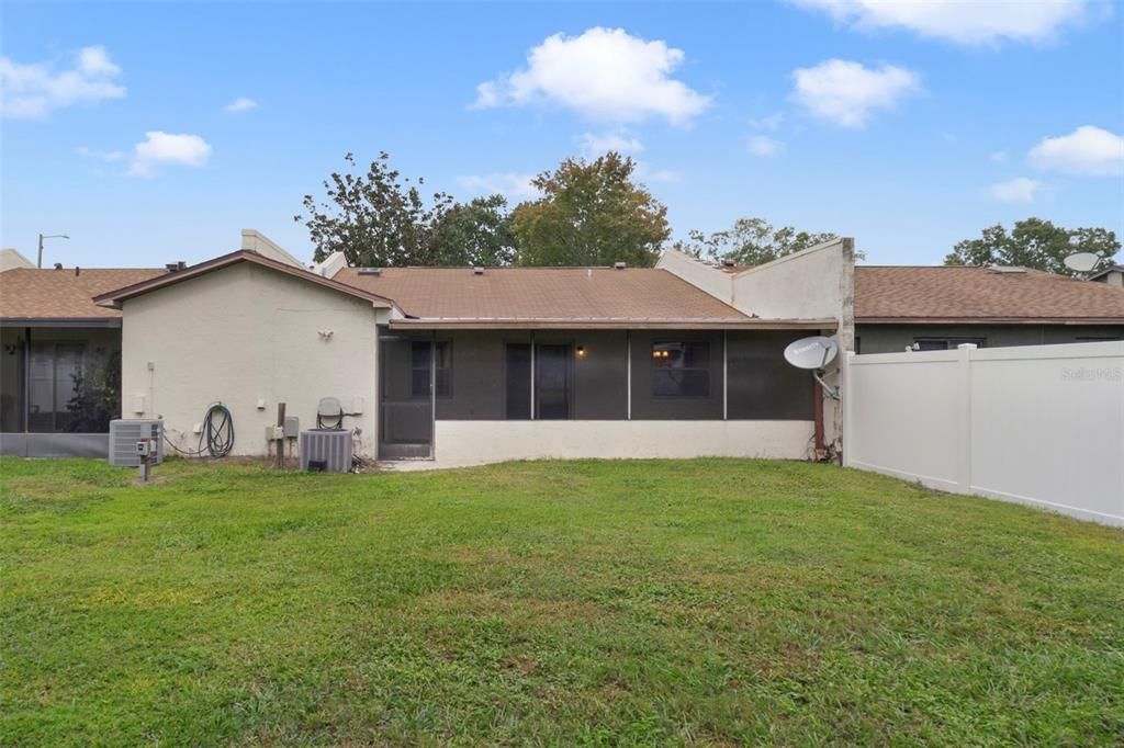 合同活跃: $250,000 (3 贝兹, 2 浴室, 1168 平方英尺)