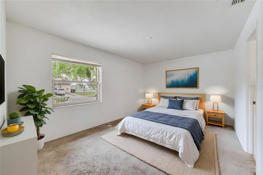 合同活跃: $250,000 (3 贝兹, 2 浴室, 1168 平方英尺)