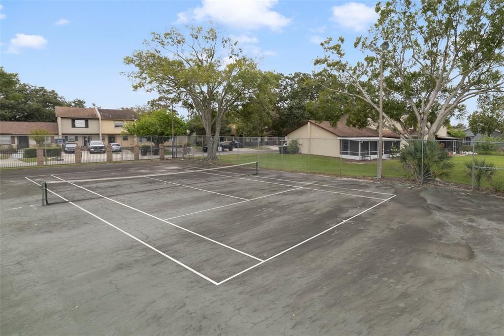 合同活跃: $250,000 (3 贝兹, 2 浴室, 1168 平方英尺)