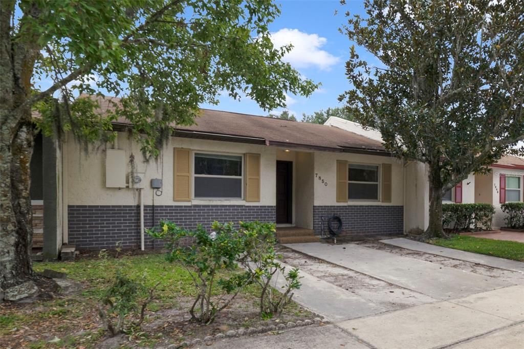 合同活跃: $250,000 (3 贝兹, 2 浴室, 1168 平方英尺)