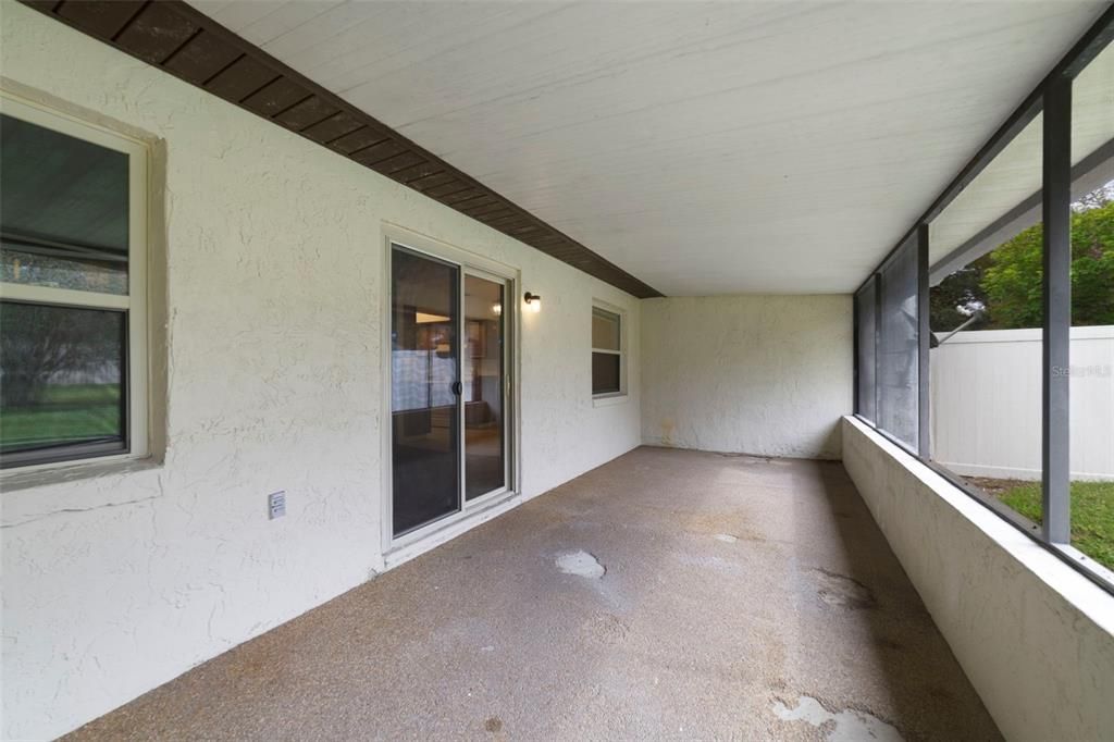 合同活跃: $250,000 (3 贝兹, 2 浴室, 1168 平方英尺)