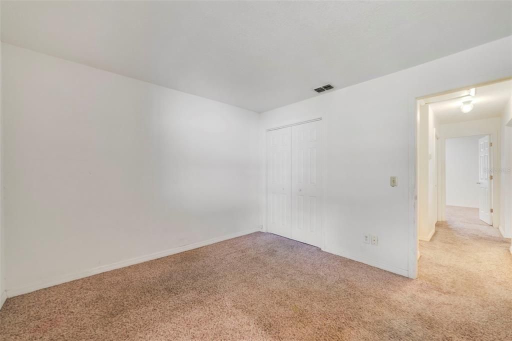 合同活跃: $250,000 (3 贝兹, 2 浴室, 1168 平方英尺)