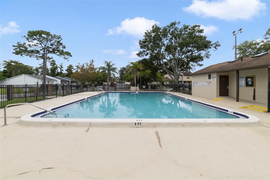 合同活跃: $250,000 (3 贝兹, 2 浴室, 1168 平方英尺)