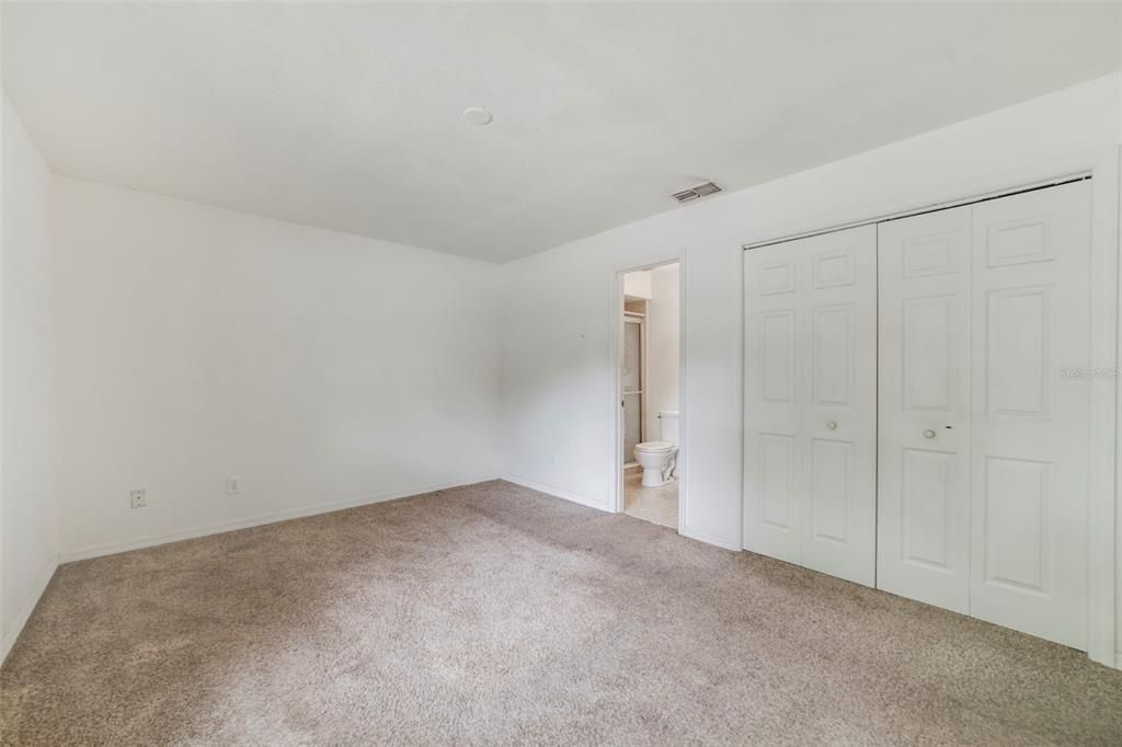 合同活跃: $250,000 (3 贝兹, 2 浴室, 1168 平方英尺)