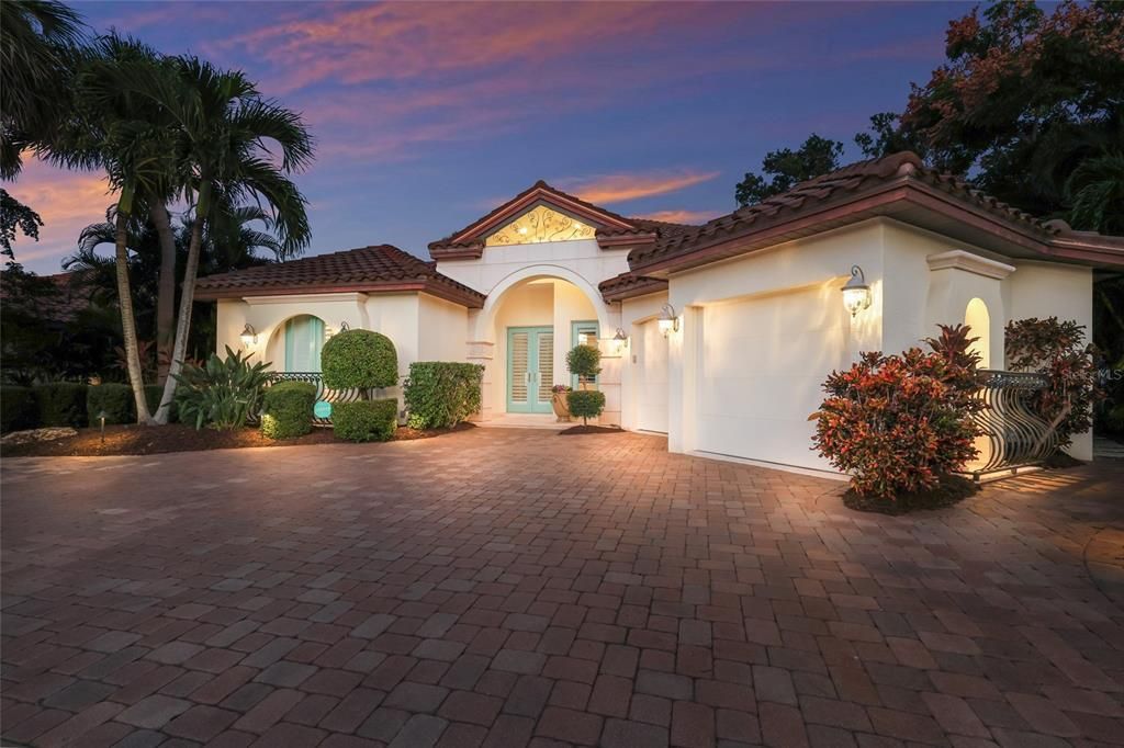 For Sale: $1,699,000 (3 beds, 3 baths, 2534 Square Feet)