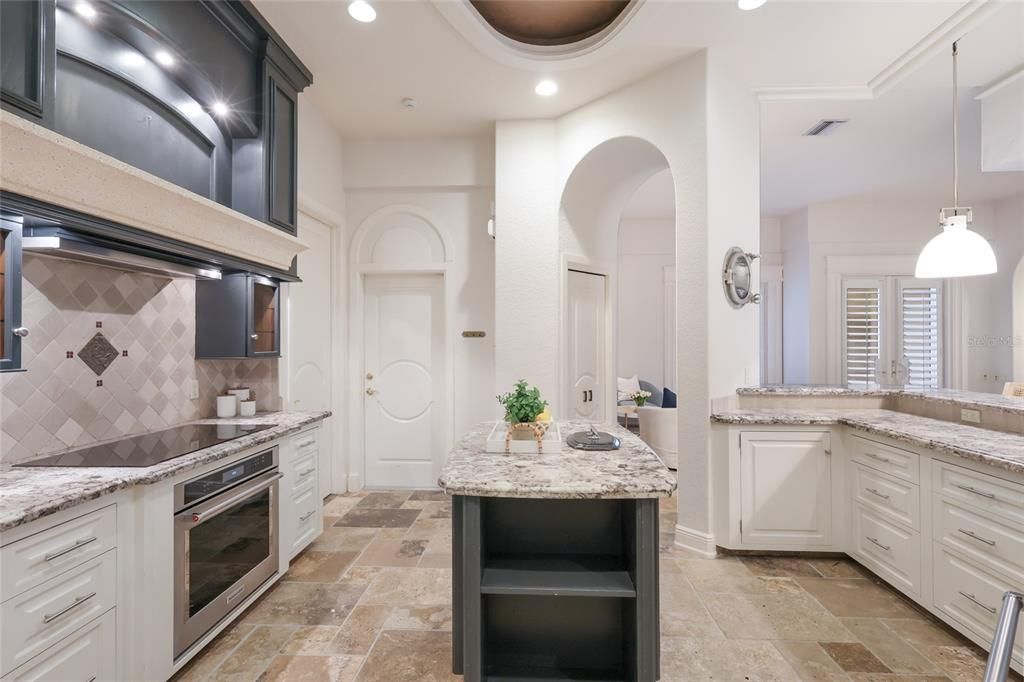 For Sale: $1,699,000 (3 beds, 3 baths, 2534 Square Feet)