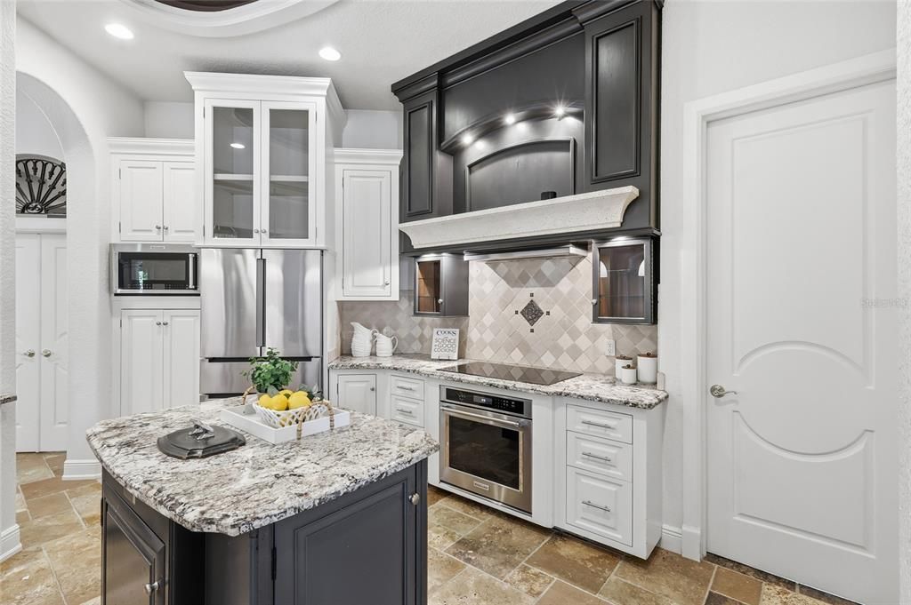 For Sale: $1,699,000 (3 beds, 3 baths, 2534 Square Feet)