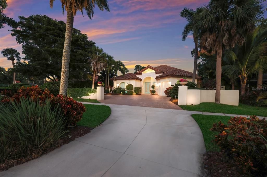 For Sale: $1,699,000 (3 beds, 3 baths, 2534 Square Feet)