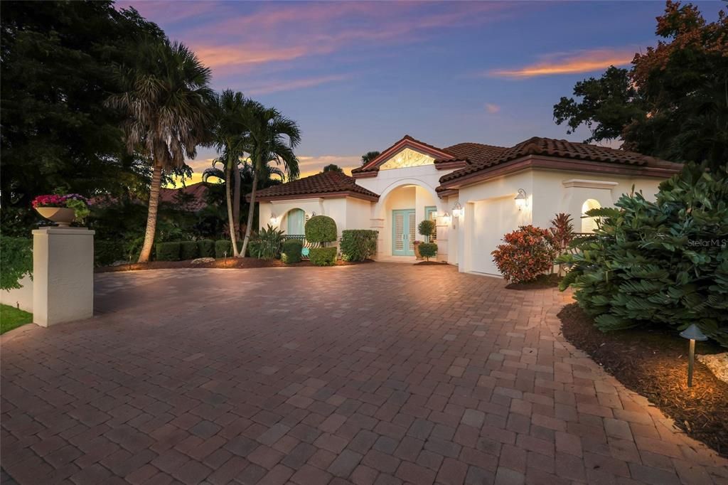 For Sale: $1,699,000 (3 beds, 3 baths, 2534 Square Feet)