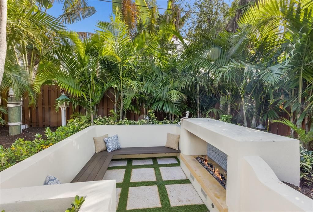 For Sale: $1,699,000 (3 beds, 3 baths, 2534 Square Feet)