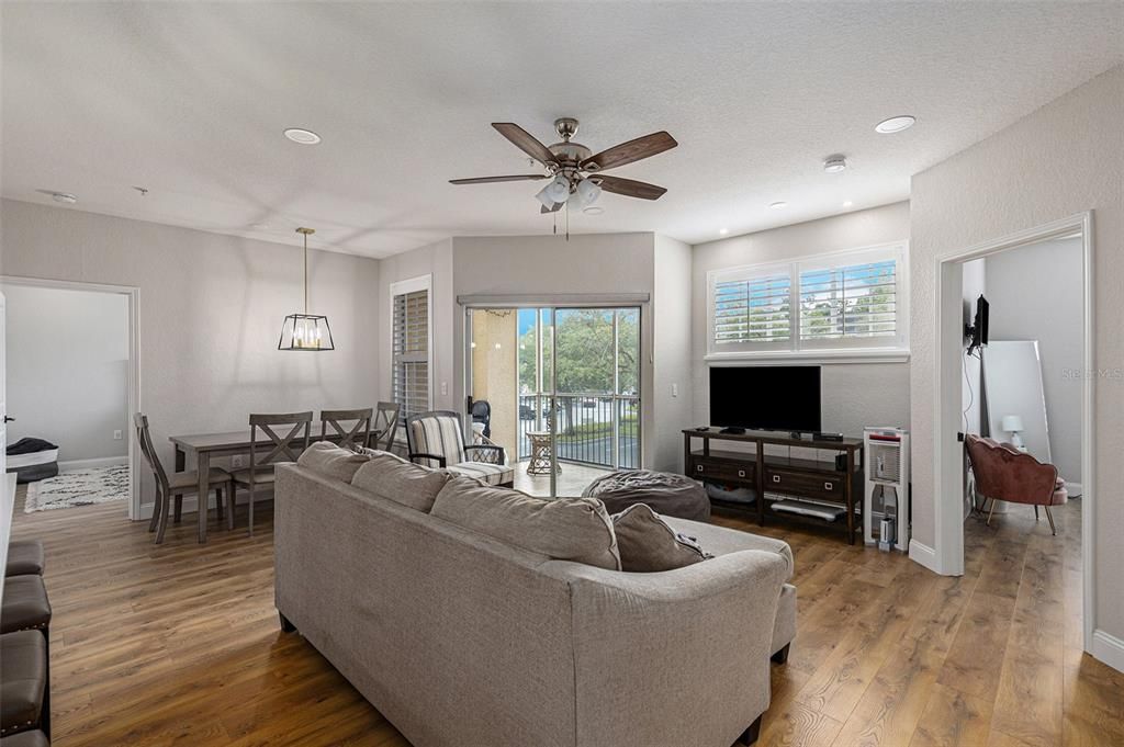 For Rent: $2,400 (2 beds, 2 baths, 1089 Square Feet)