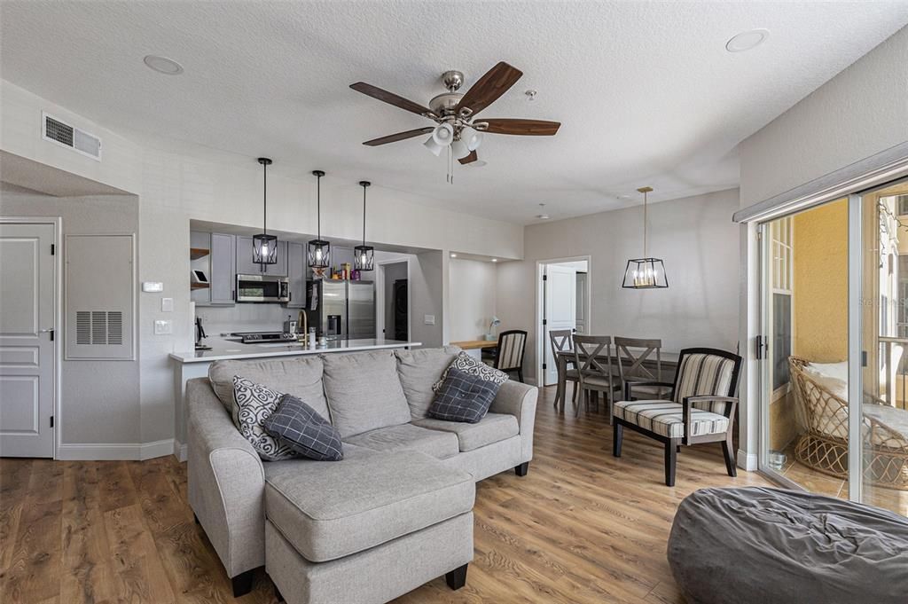 For Rent: $2,400 (2 beds, 2 baths, 1089 Square Feet)