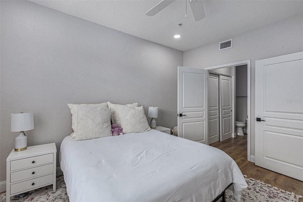 For Rent: $2,400 (2 beds, 2 baths, 1089 Square Feet)