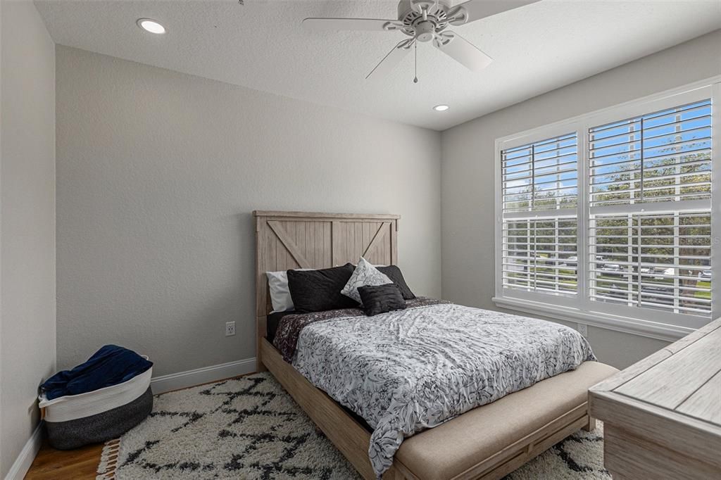 For Rent: $2,400 (2 beds, 2 baths, 1089 Square Feet)