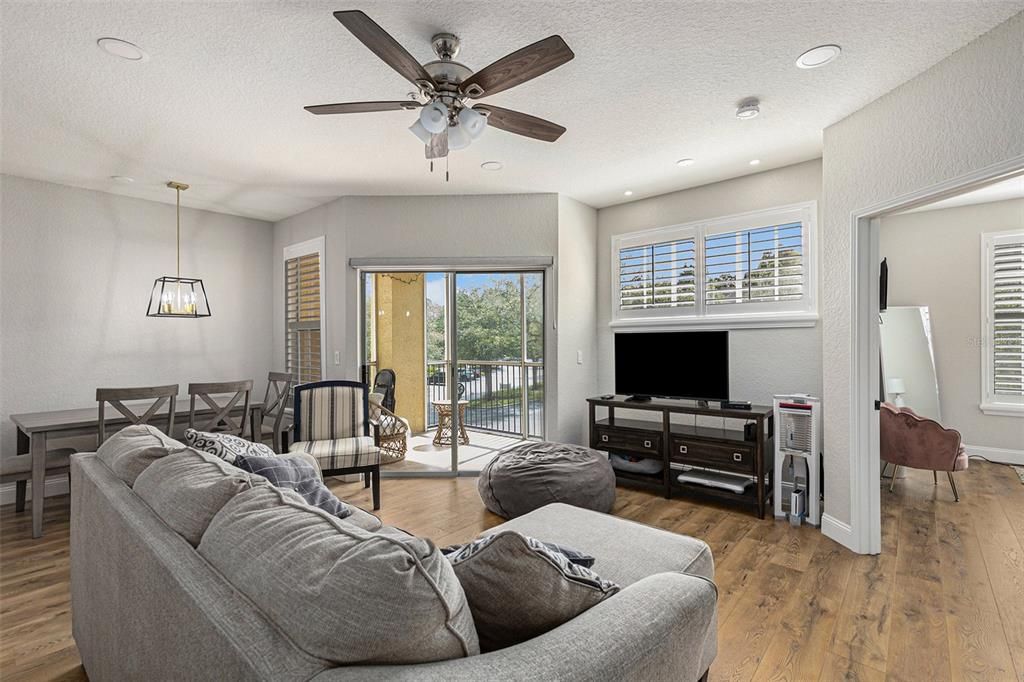 For Rent: $2,400 (2 beds, 2 baths, 1089 Square Feet)