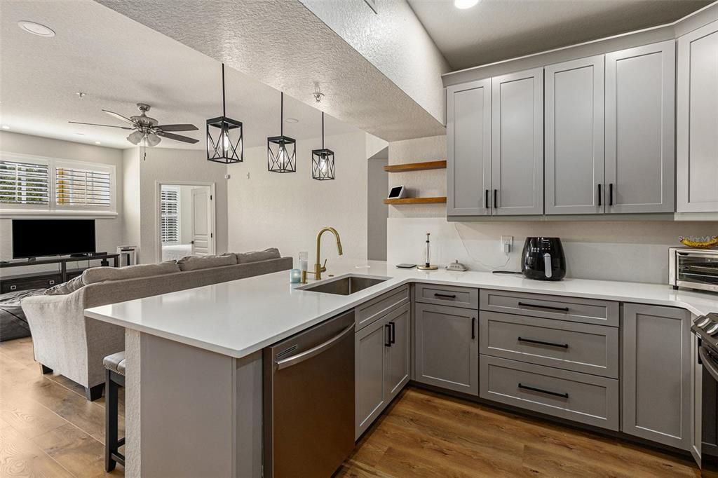 For Rent: $2,400 (2 beds, 2 baths, 1089 Square Feet)