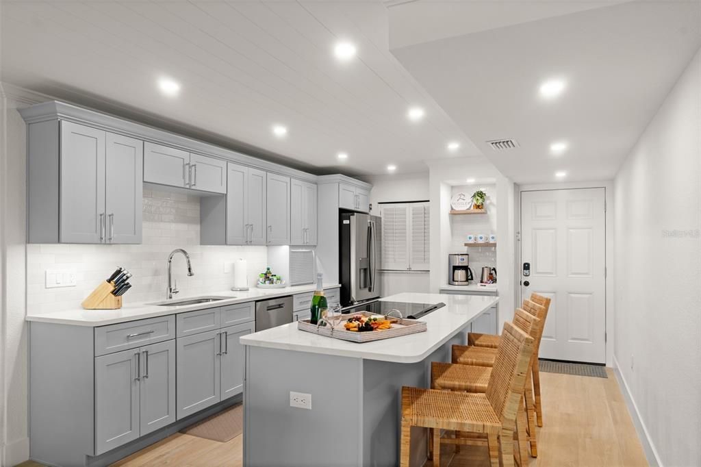 En Venta: $799,000 (2 camas, 2 baños, 1015 Pies cuadrados)