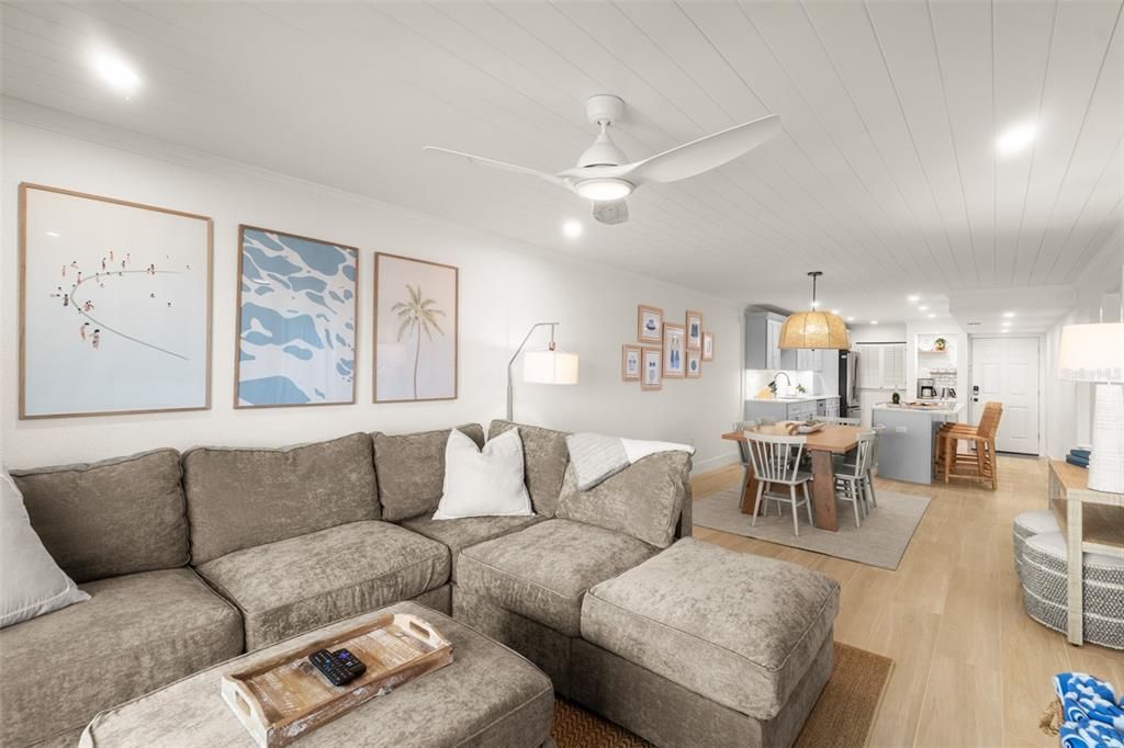 En Venta: $799,000 (2 camas, 2 baños, 1015 Pies cuadrados)