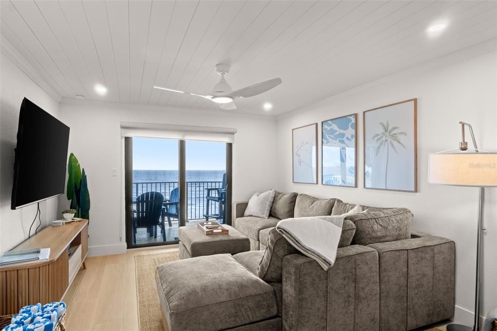 En Venta: $799,000 (2 camas, 2 baños, 1015 Pies cuadrados)