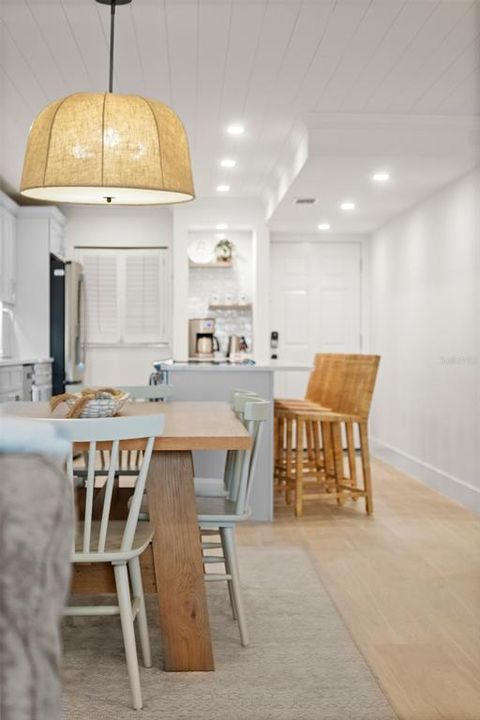 En Venta: $799,000 (2 camas, 2 baños, 1015 Pies cuadrados)