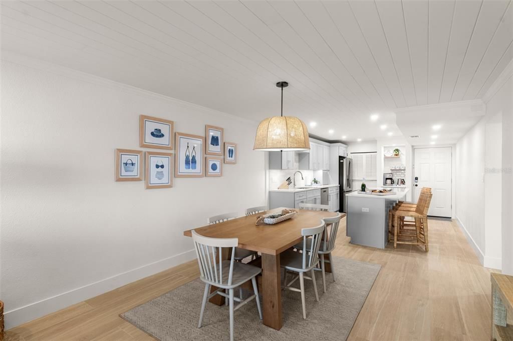 En Venta: $799,000 (2 camas, 2 baños, 1015 Pies cuadrados)