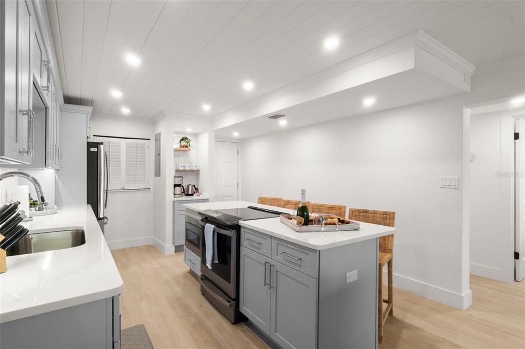 En Venta: $799,000 (2 camas, 2 baños, 1015 Pies cuadrados)