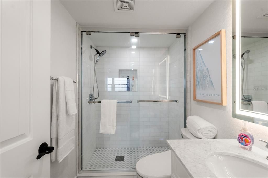 En Venta: $799,000 (2 camas, 2 baños, 1015 Pies cuadrados)