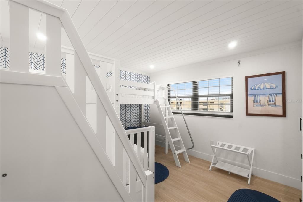 En Venta: $799,000 (2 camas, 2 baños, 1015 Pies cuadrados)