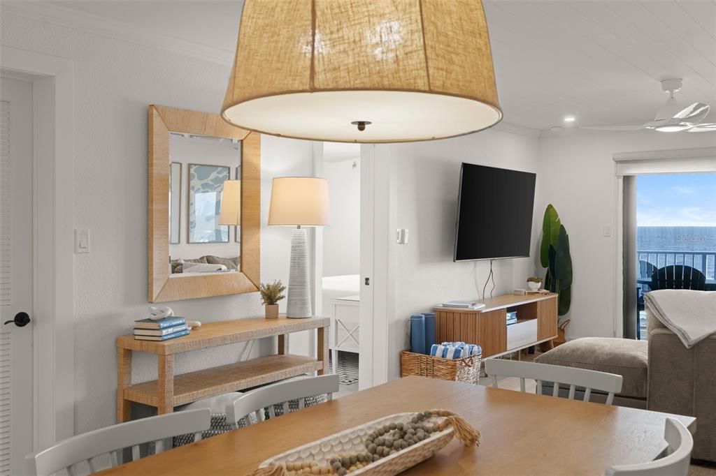 En Venta: $799,000 (2 camas, 2 baños, 1015 Pies cuadrados)