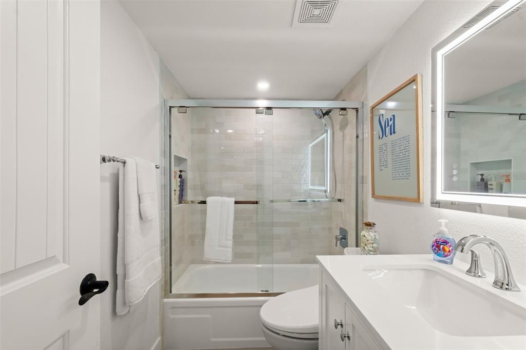 En Venta: $799,000 (2 camas, 2 baños, 1015 Pies cuadrados)