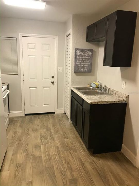 For Rent: $900 (1 beds, 1 baths, 500 Square Feet)