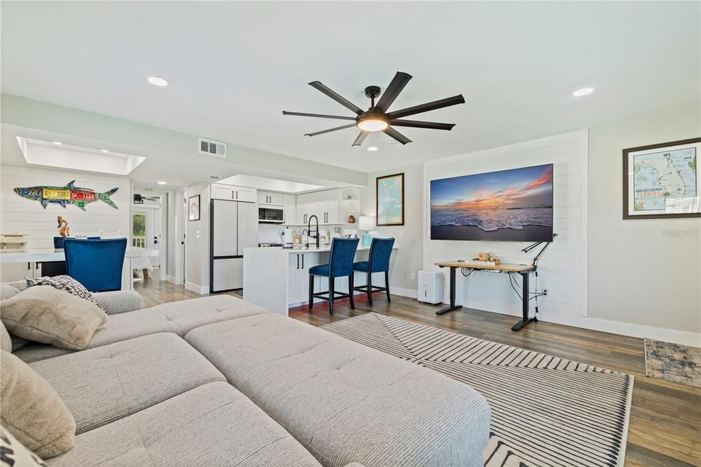 待售: $367,000 (1 贝兹, 1 浴室, 745 平方英尺)