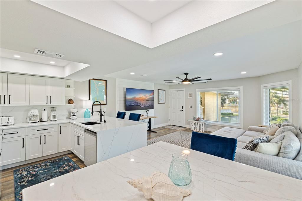 待售: $367,000 (1 贝兹, 1 浴室, 745 平方英尺)