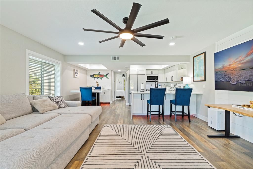 待售: $367,000 (1 贝兹, 1 浴室, 745 平方英尺)