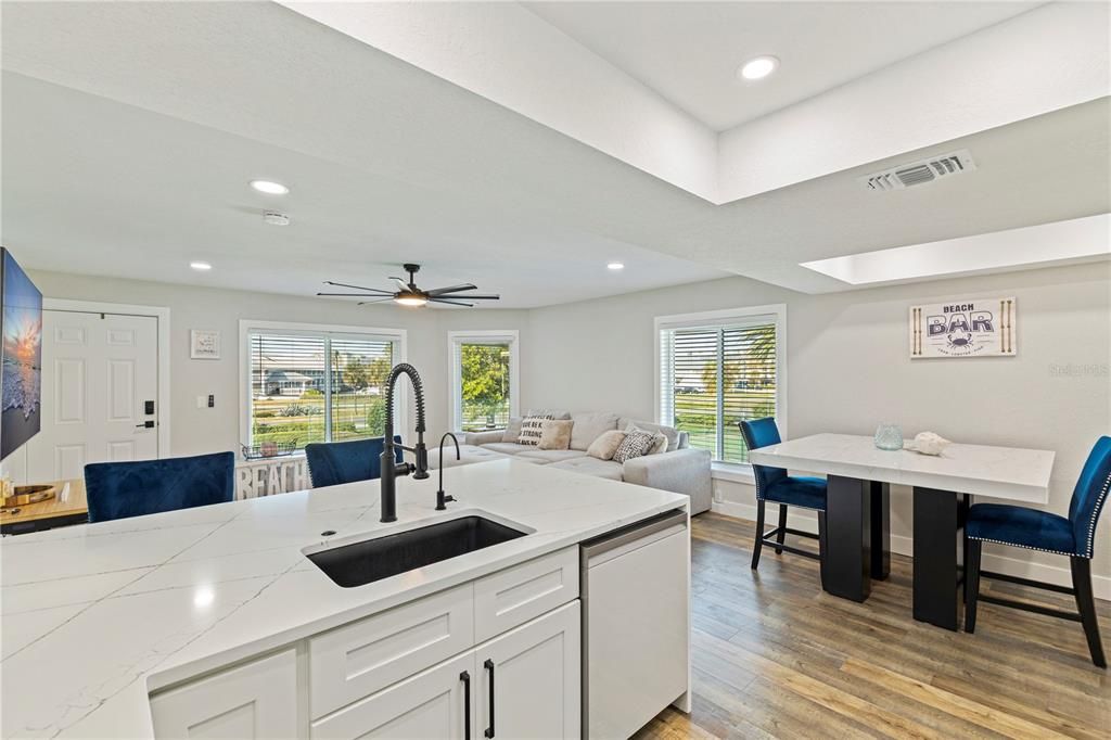 待售: $367,000 (1 贝兹, 1 浴室, 745 平方英尺)