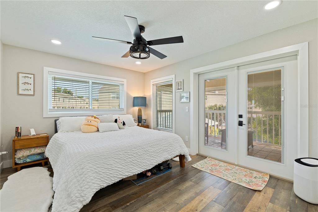 待售: $367,000 (1 贝兹, 1 浴室, 745 平方英尺)