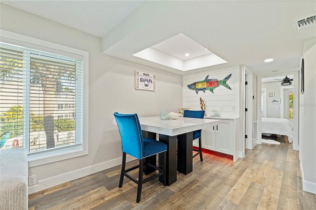 待售: $367,000 (1 贝兹, 1 浴室, 745 平方英尺)