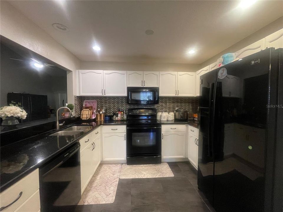 For Sale: $375,000 (3 beds, 2 baths, 1875 Square Feet)