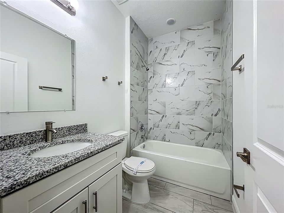 出租: $2,000 (4 贝兹, 3 浴室, 1827 平方英尺)