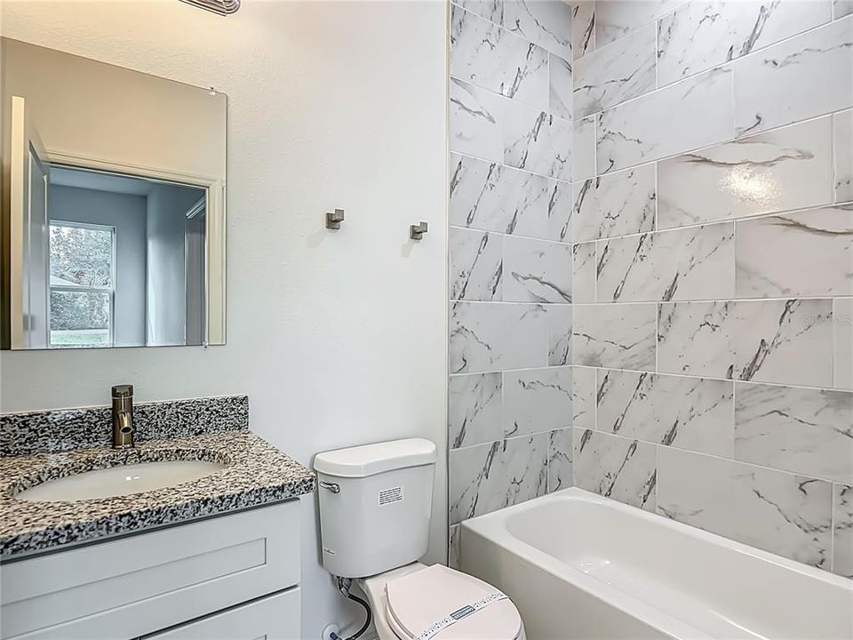 出租: $2,000 (4 贝兹, 3 浴室, 1827 平方英尺)