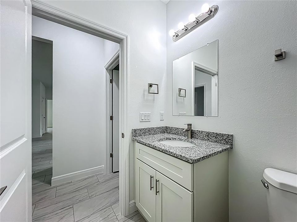 出租: $2,000 (4 贝兹, 3 浴室, 1827 平方英尺)