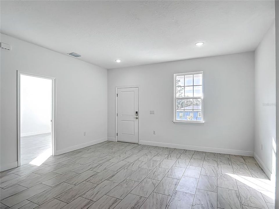 出租: $2,000 (4 贝兹, 3 浴室, 1827 平方英尺)