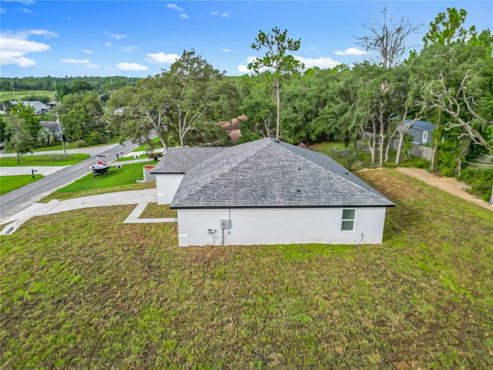 出租: $2,000 (4 贝兹, 3 浴室, 1827 平方英尺)