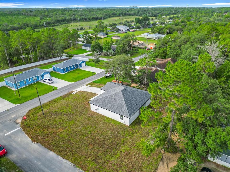 出租: $2,000 (4 贝兹, 3 浴室, 1827 平方英尺)